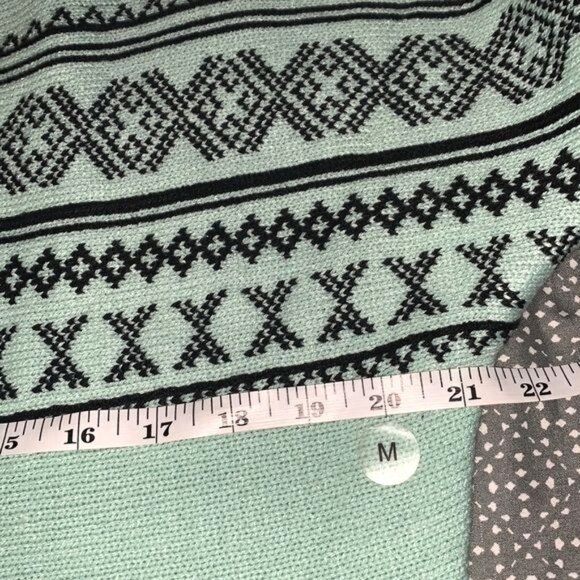 New York & Company Mint Green Sweater With Black Geometric Print V-Neck 3/4 Slee - Picture 8 of 8